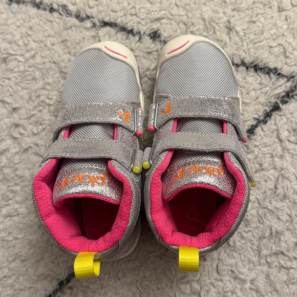 New in box - PLAE Max kids boot -  metallic silver - kids size 10 - Picture 2 of 7